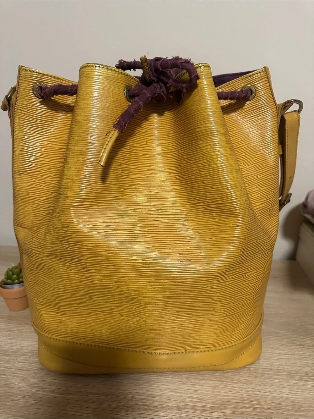 Louis Vuitton Yellow Epi Leather Drawstring Hobo - Picture 10 of 16